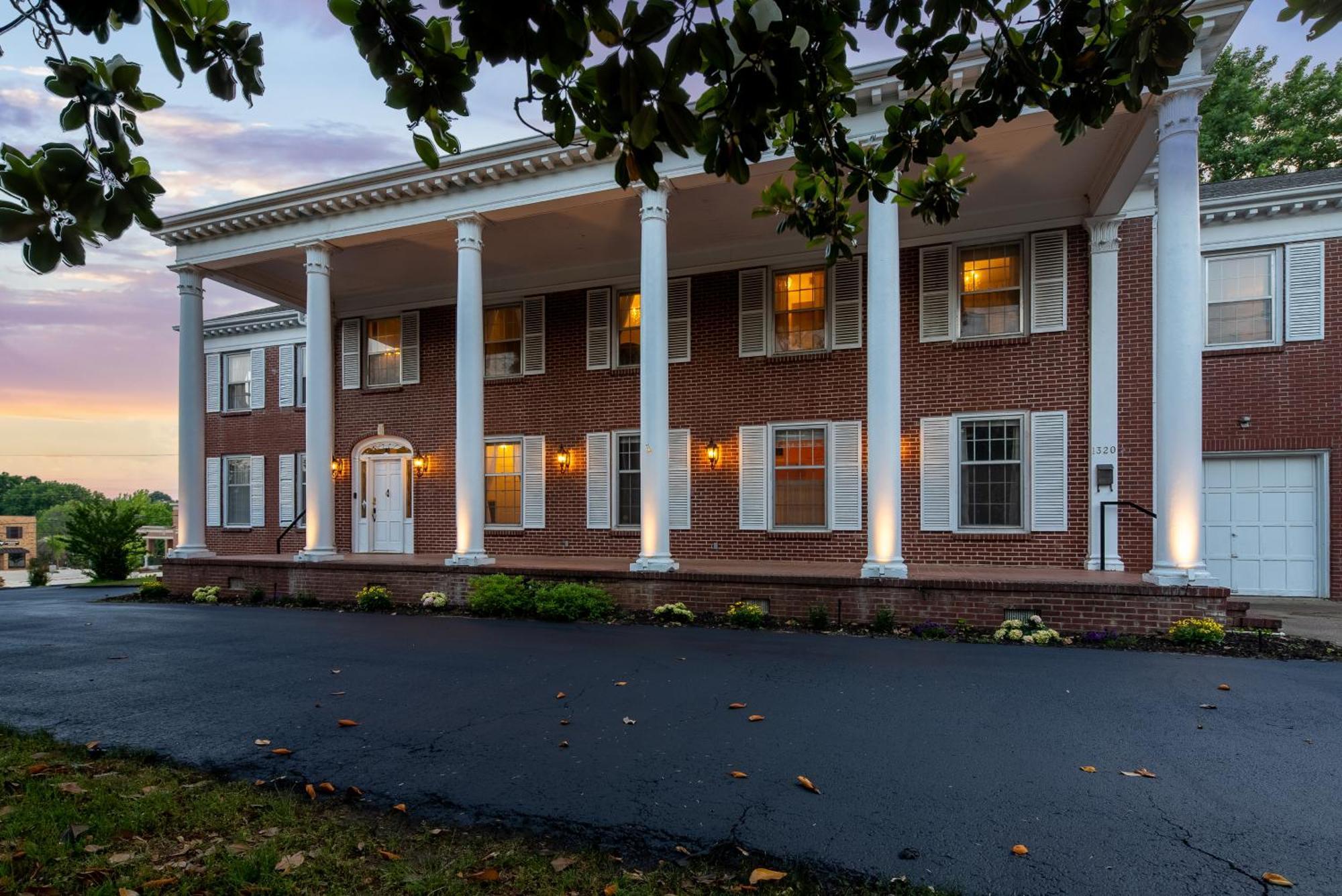Beland Mansion-Blue Jay Suite! Fort Smith Bagian luar foto